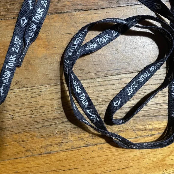 NWOT Vintage The Volcom Tour 2007 Shoelaces - Picture 4 of 8